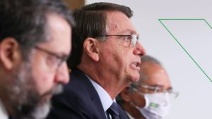 Governo é favorável à importação privada de vacinas, diz Bolsonaro