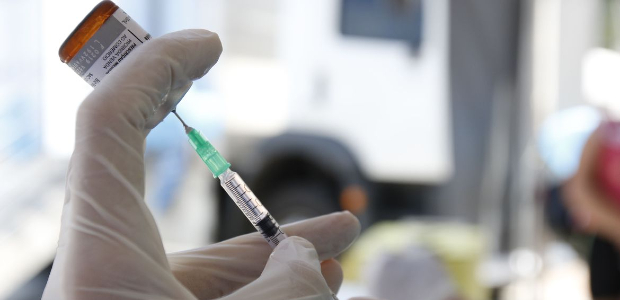 Estados e municípios podem importar vacina sem registro na Anvisa, diz STF
