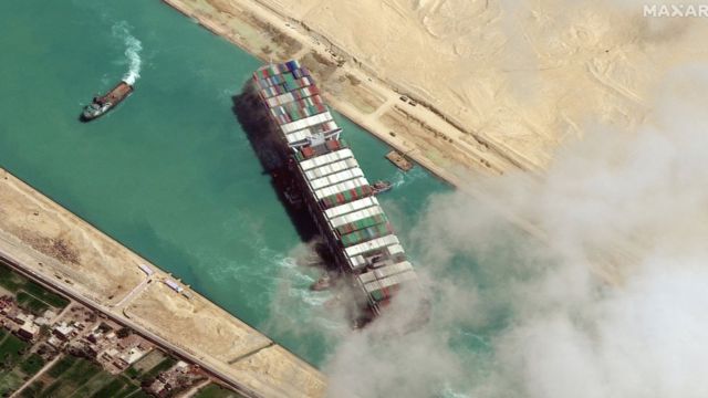 Egito exige US$ 1 bilhão para liberar navio que bloqueou canal de Suez