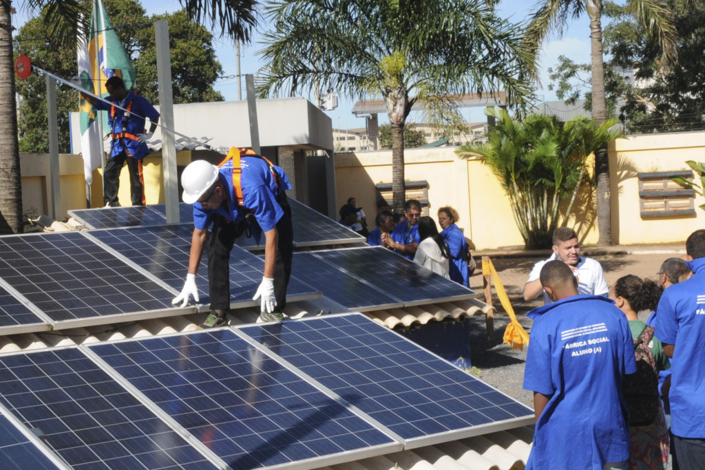 Governo de MS prorroga isenção de ICMS sobre equipamentos para geração de energia solar