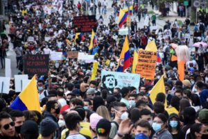 Dezenove pessoas morrem em manifestações contra reforma tributária na Colômbia
