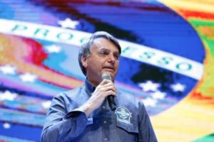 Bolsonaro cobra que governadores zerem ICMS do gás de cozinha