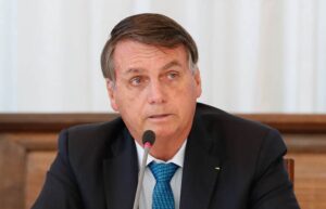 Bolsonaro aciona STF por omissão do Legislativo sobre ICMS-combustível