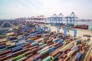 Porto de Xangai trava economia